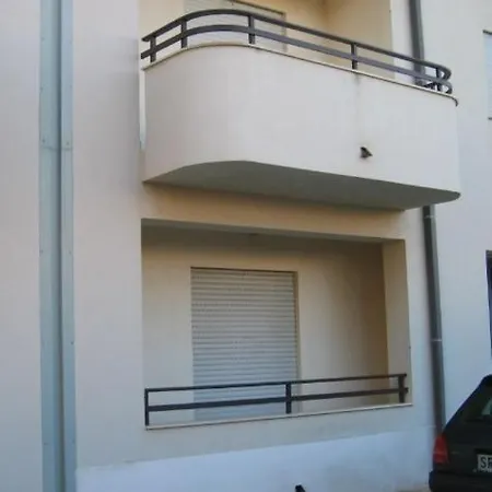 Via Dei Pini N°63 Int. 1 מרצאממי